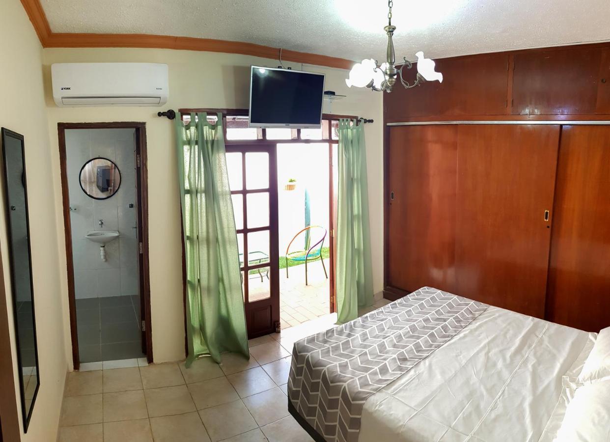 Lili'S Hostel Santa Cruz de la Sierra Kültér fotó