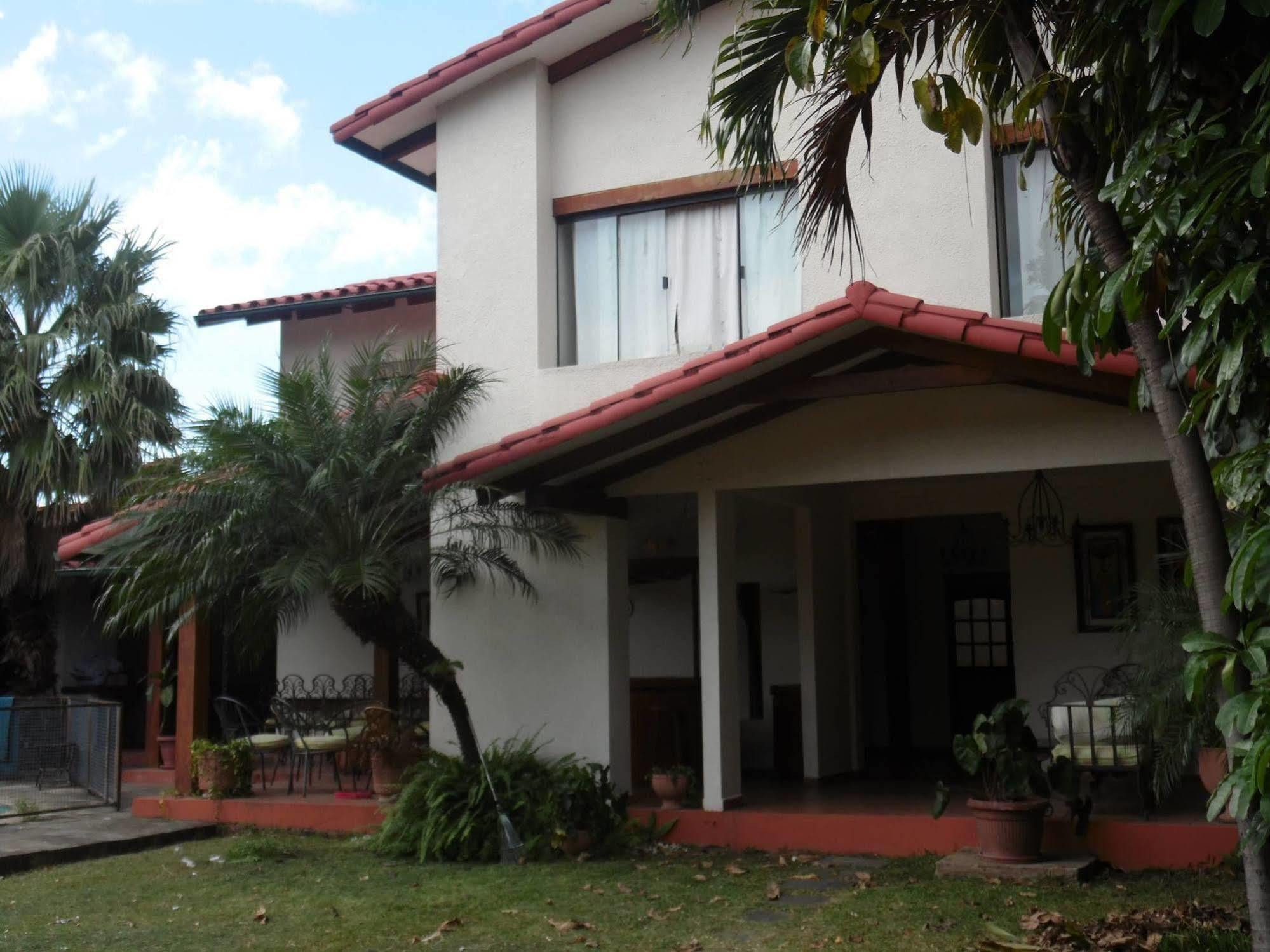 Lili'S Hostel Santa Cruz de la Sierra Kültér fotó